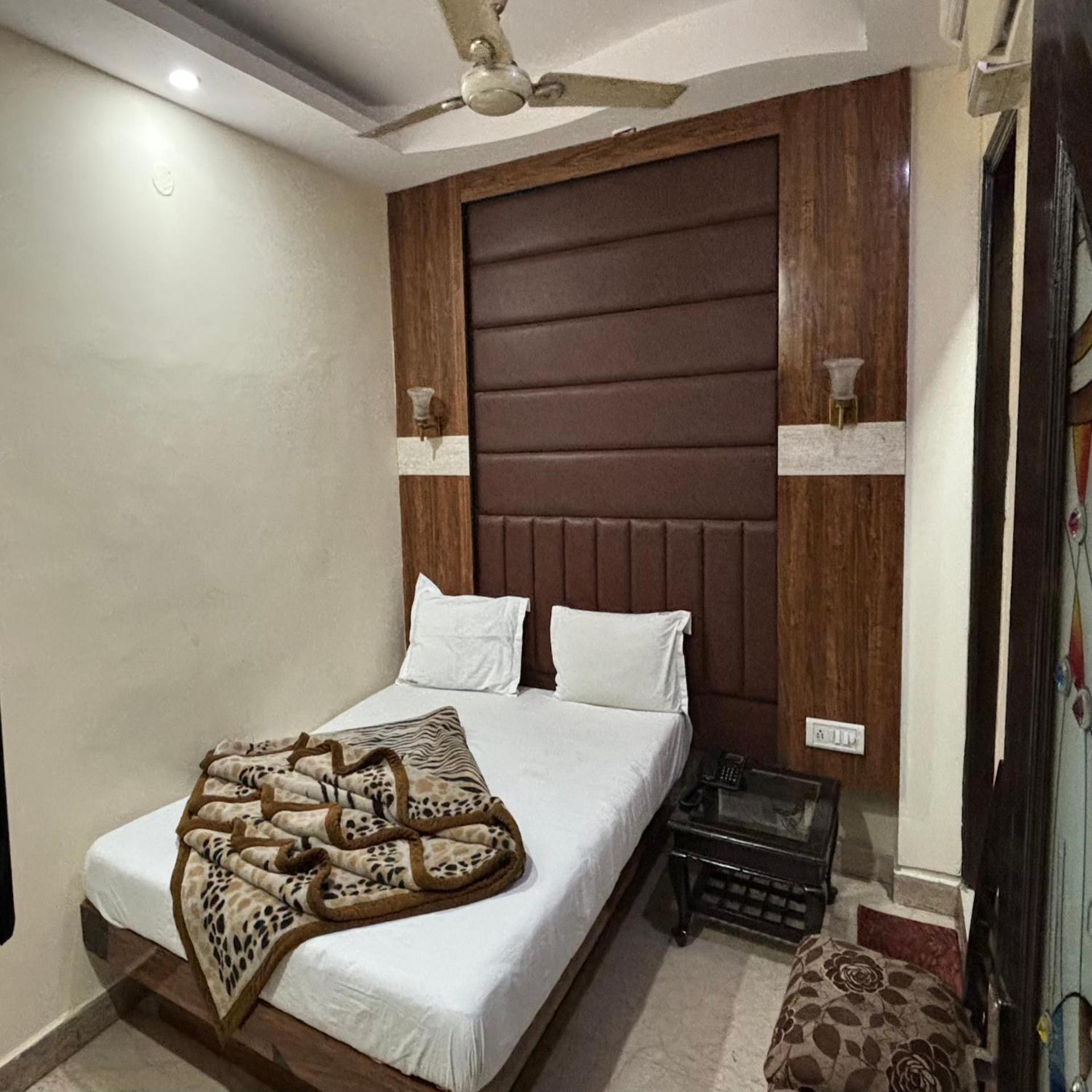 Hotel Pk International Near By New Delhi Station I Couple Friendly Номер фото