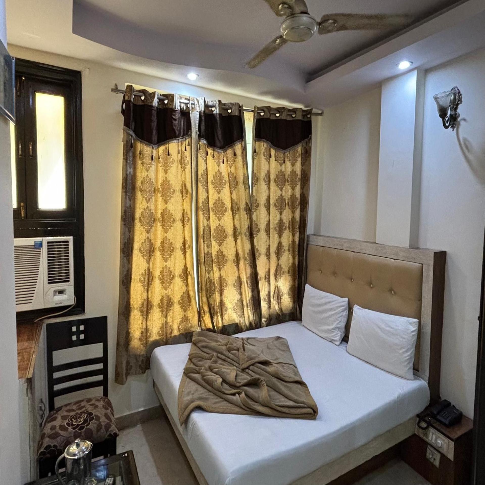 Hotel Pk International Near By New Delhi Station I Couple Friendly Номер фото