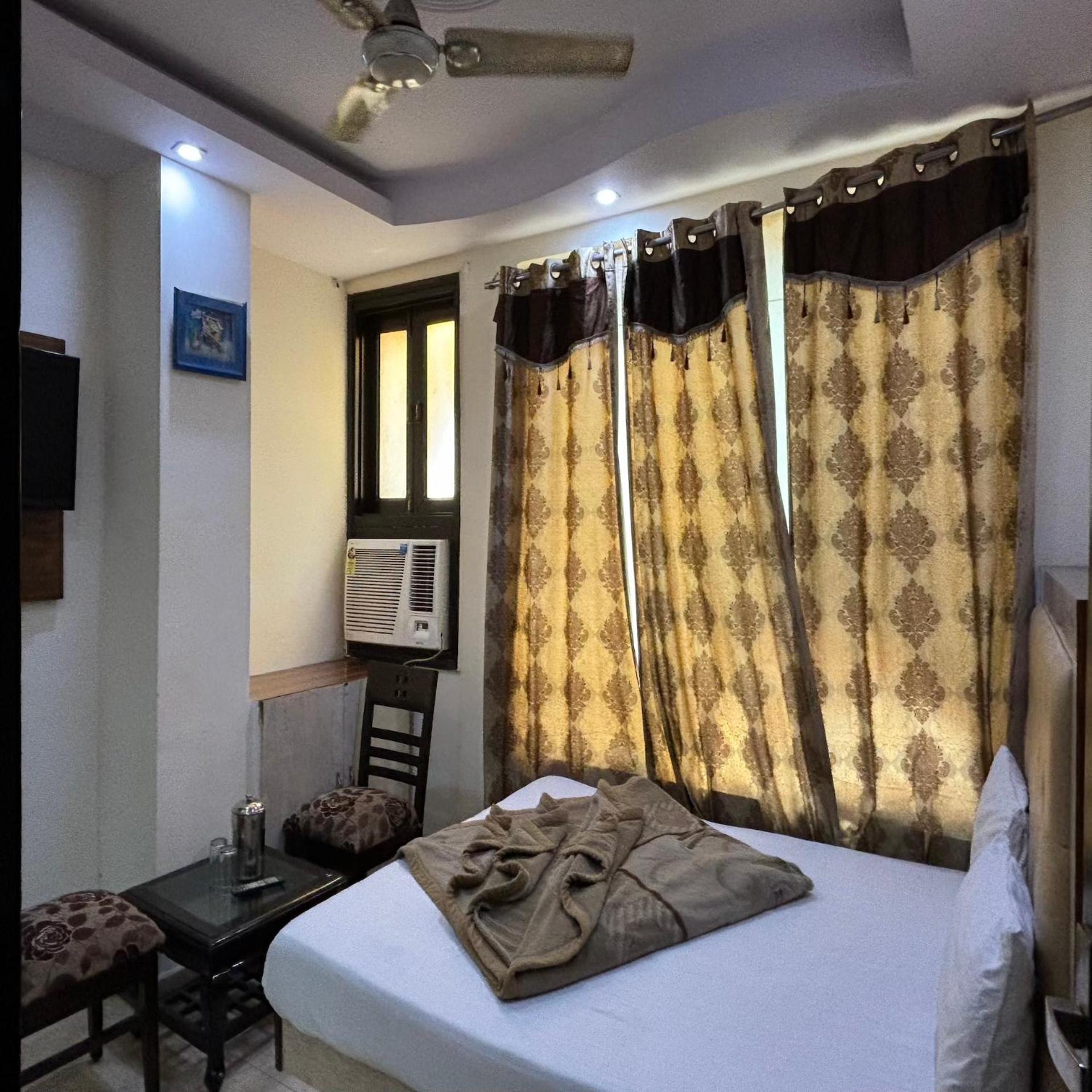 Hotel Pk International Near By New Delhi Station I Couple Friendly Номер фото