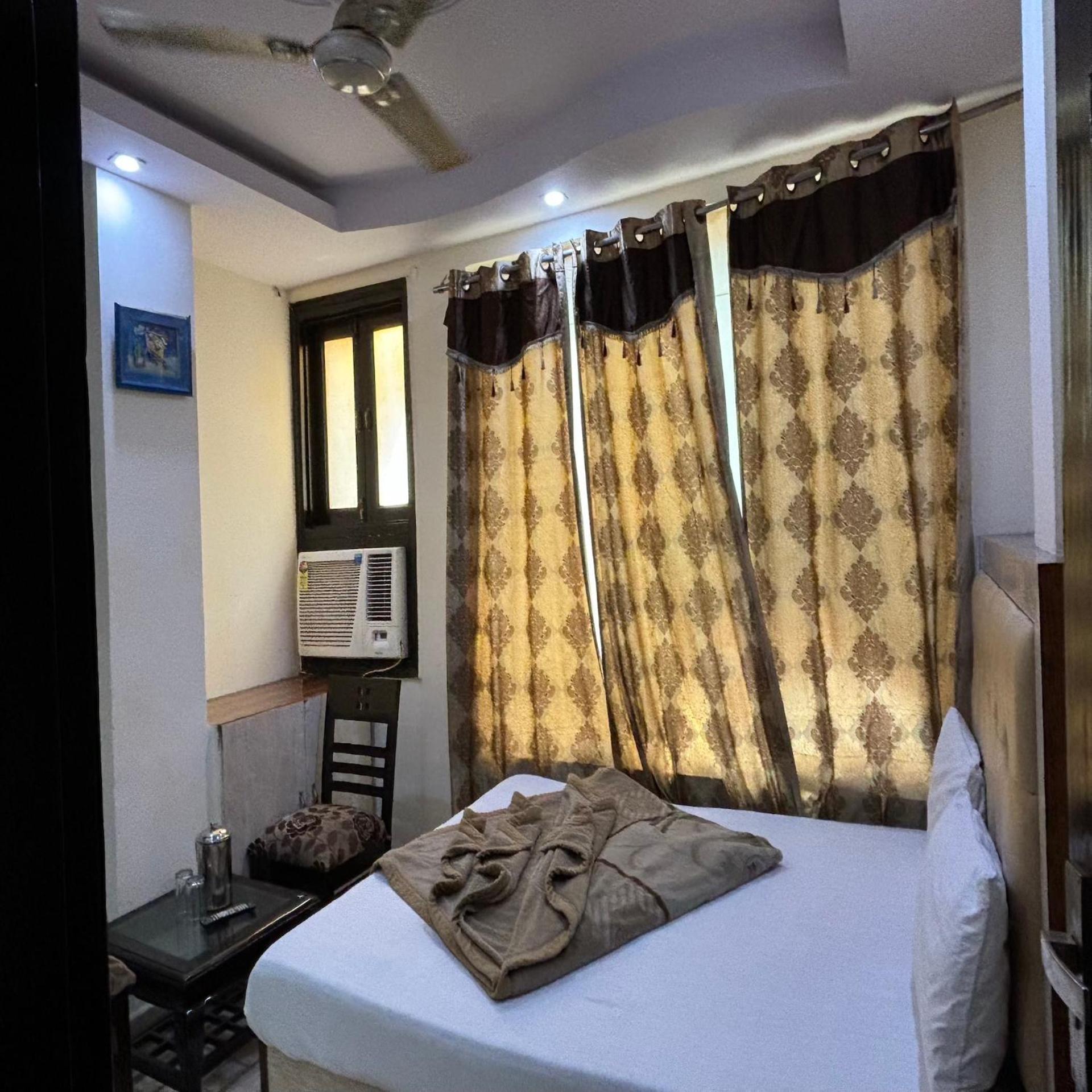 Hotel Pk International Near By New Delhi Station I Couple Friendly Номер фото